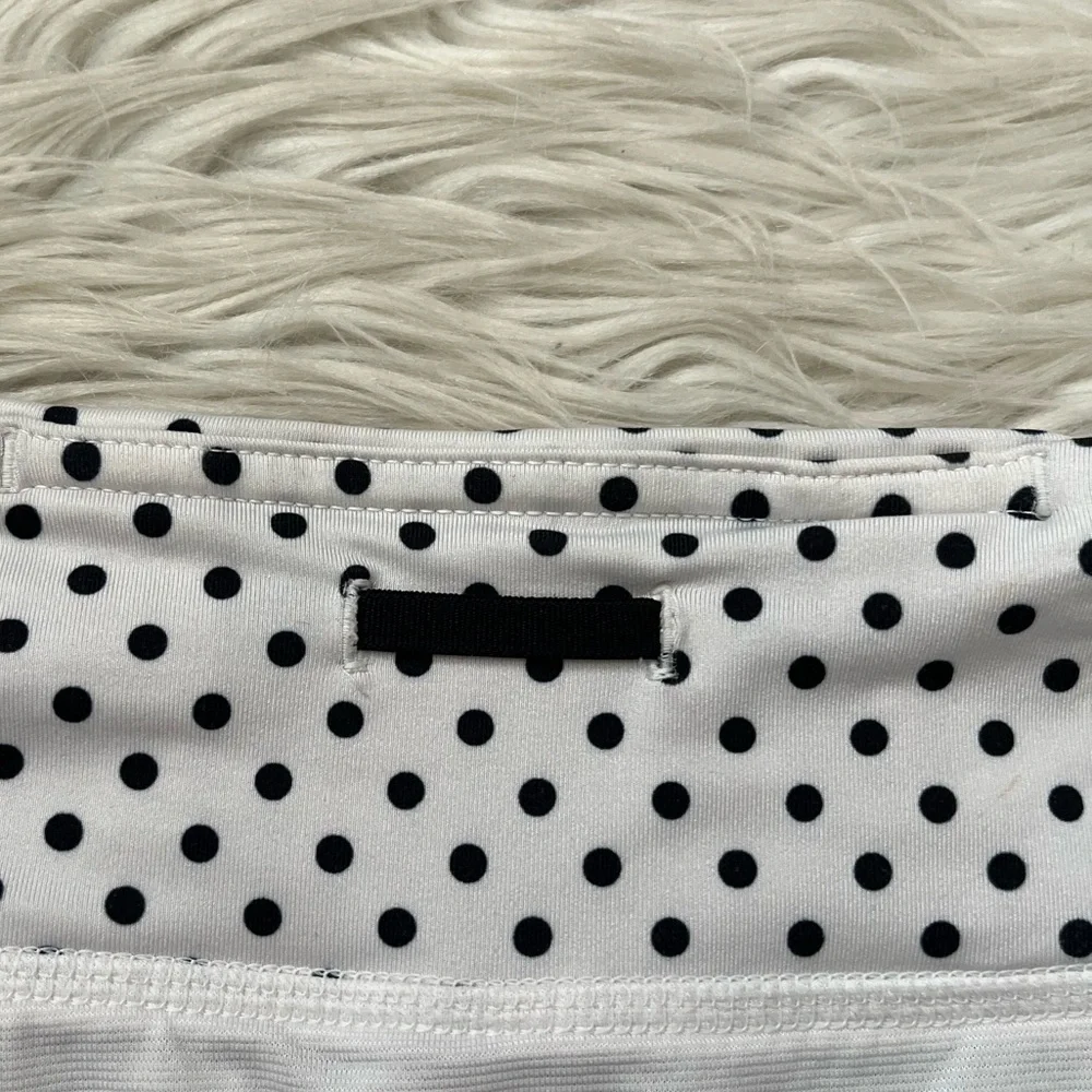 {Lululemon} Run: Speed Short in Twin Stripe Black / Mod Dot Printed Black - 6 - Picture 8 of 11